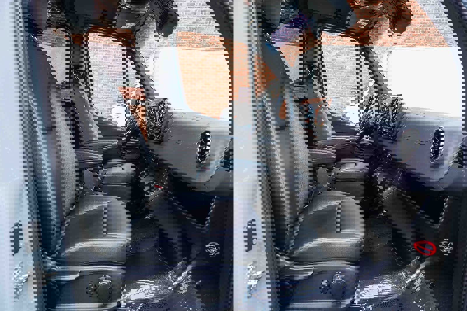 Used 2023 Mercedes-Benz Sprinter 2500 image 16