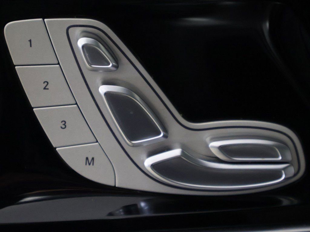 Used 2019 Mercedes-Benz G 63 AMG 4MATIC w/ Seat Comfort Package image 39
