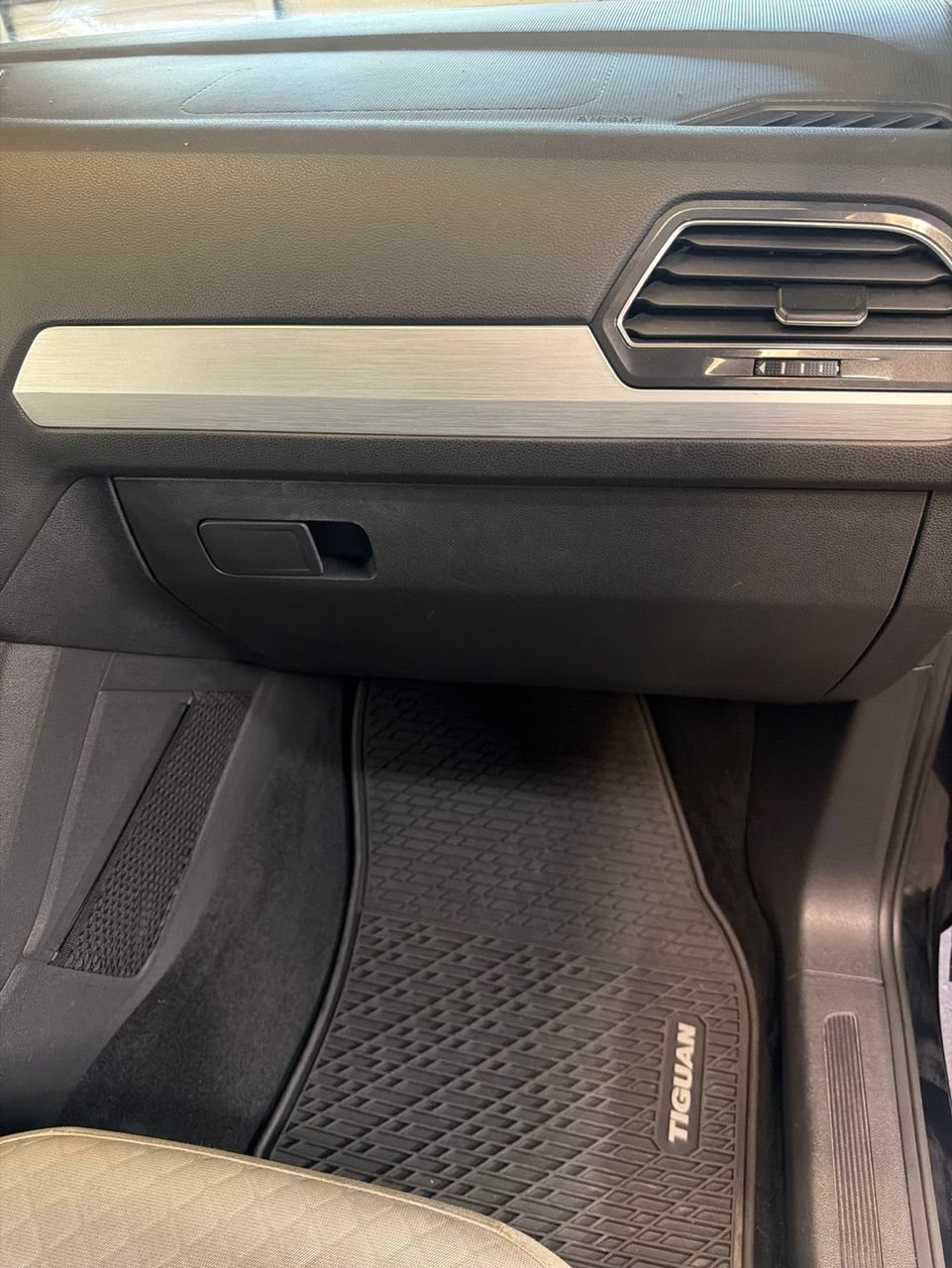 Used 2021 Volkswagen Tiguan S FWD image 28