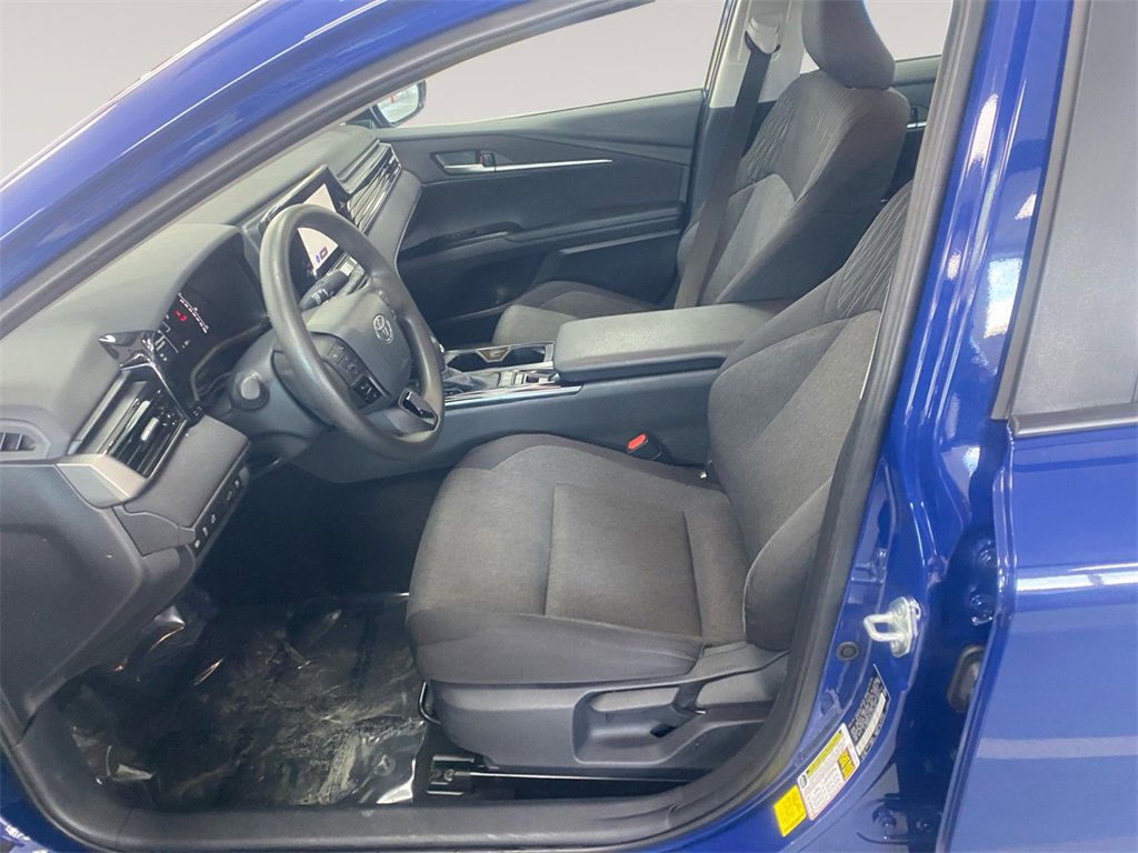 Used 2025 Toyota Camry LE image 9