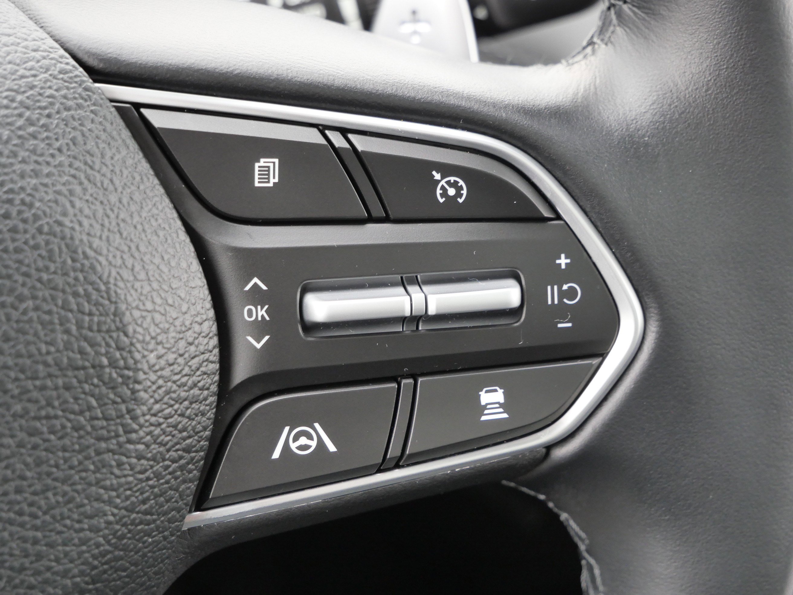 Certified 2022 Hyundai Santa Fe Limited image 32