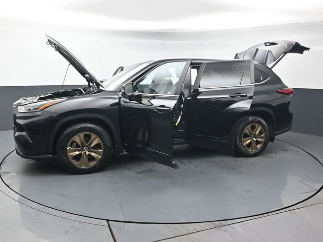 Used 2023 Toyota Highlander Bronze Edition image 48
