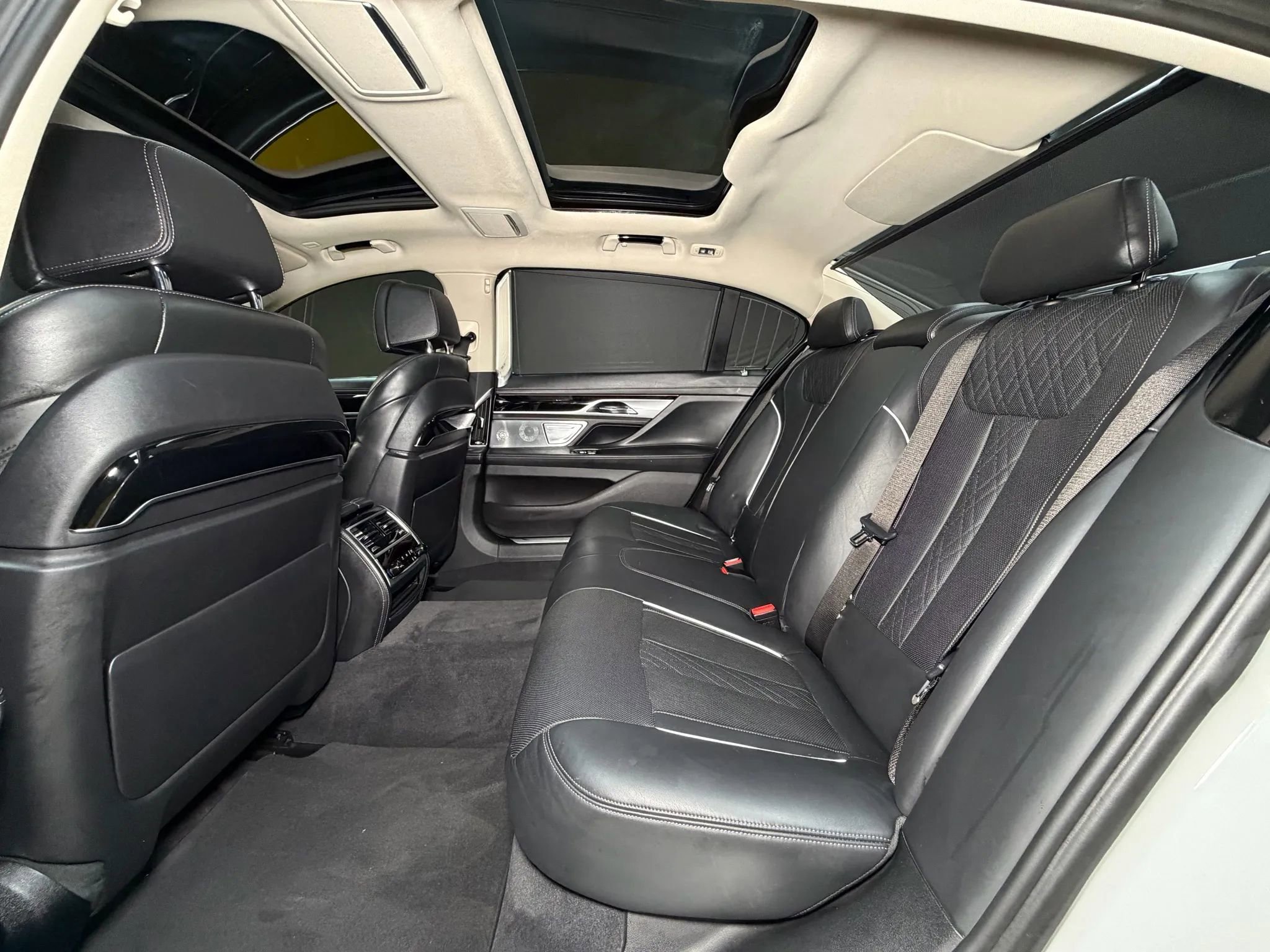 Used 2017 BMW 750i xDrive image 26