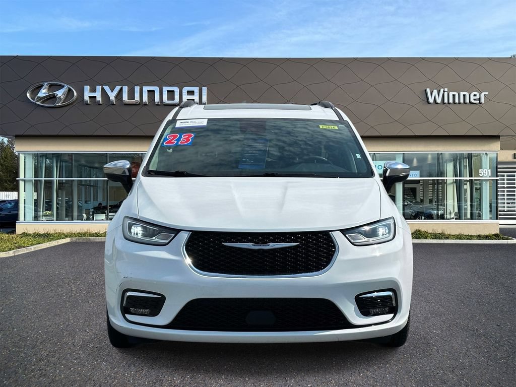 Used 2023 Chrysler Pacifica Limited FWD image 7