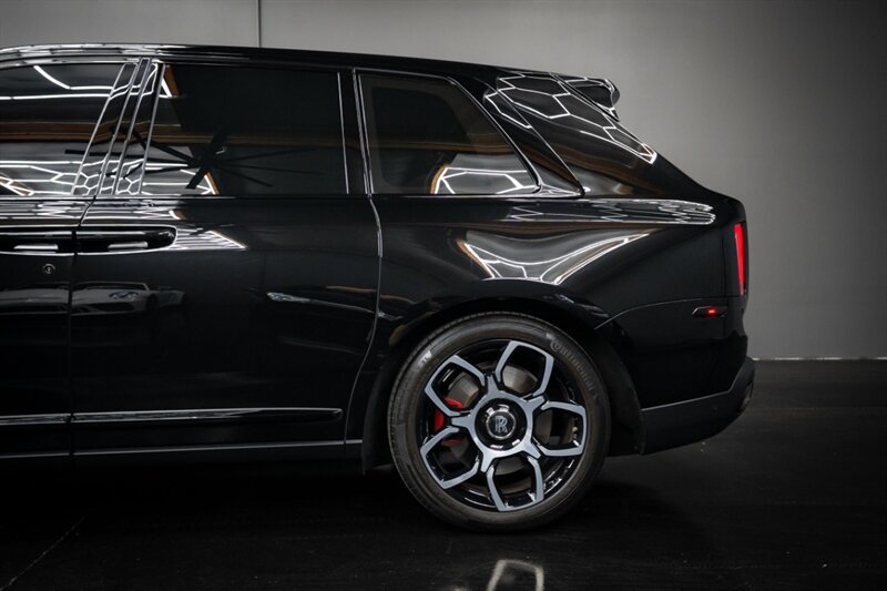 Used 2023 Rolls-Royce Cullinan Black Badge w/ Dark Exterior Package AWD/4WD image 4