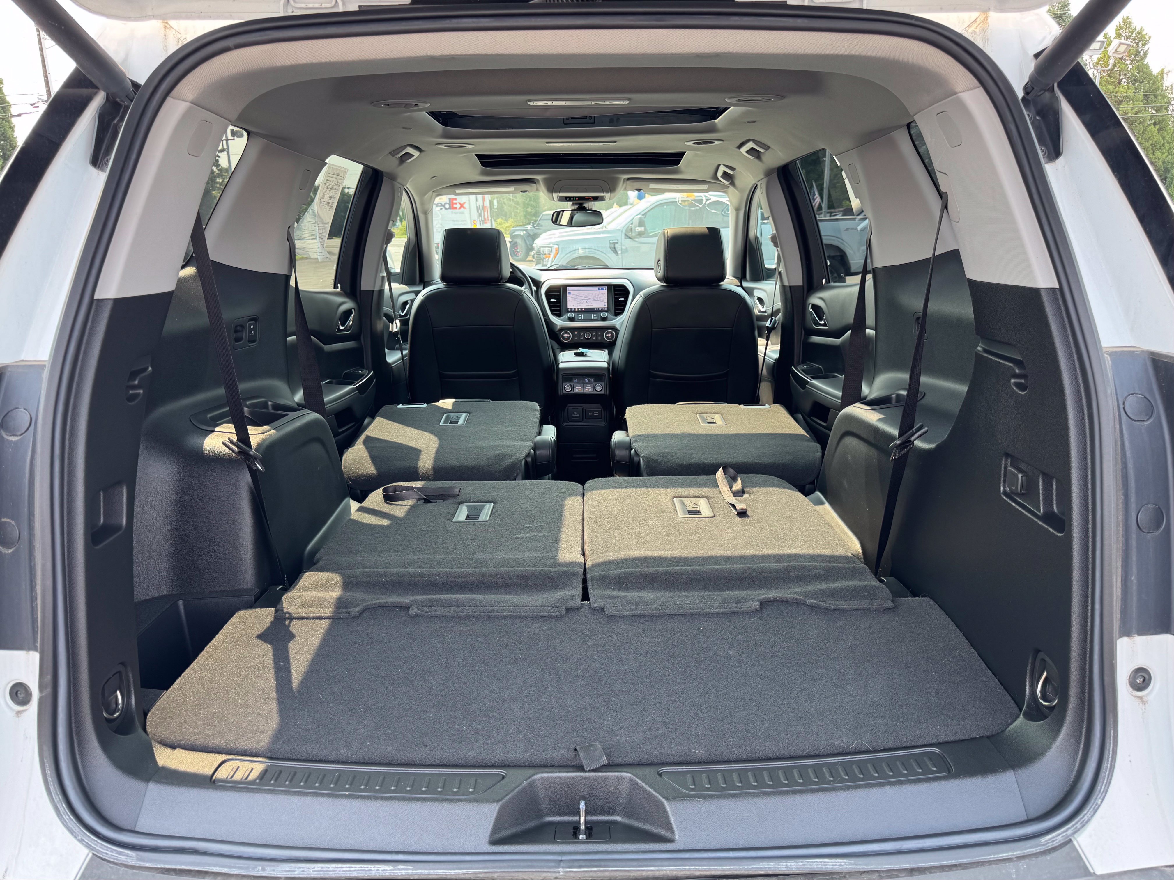 Used 2022 GMC Acadia SLT w/ Technology Package AWD/4WD image 39