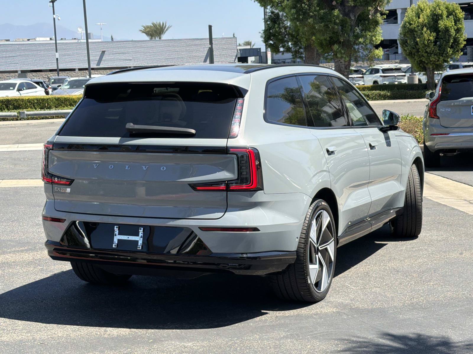 Certified 2025 Volvo EX90 Ultra AWD/4WD image 5