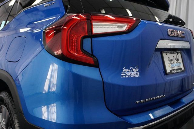 Used 2024 GMC Terrain SLT image 17