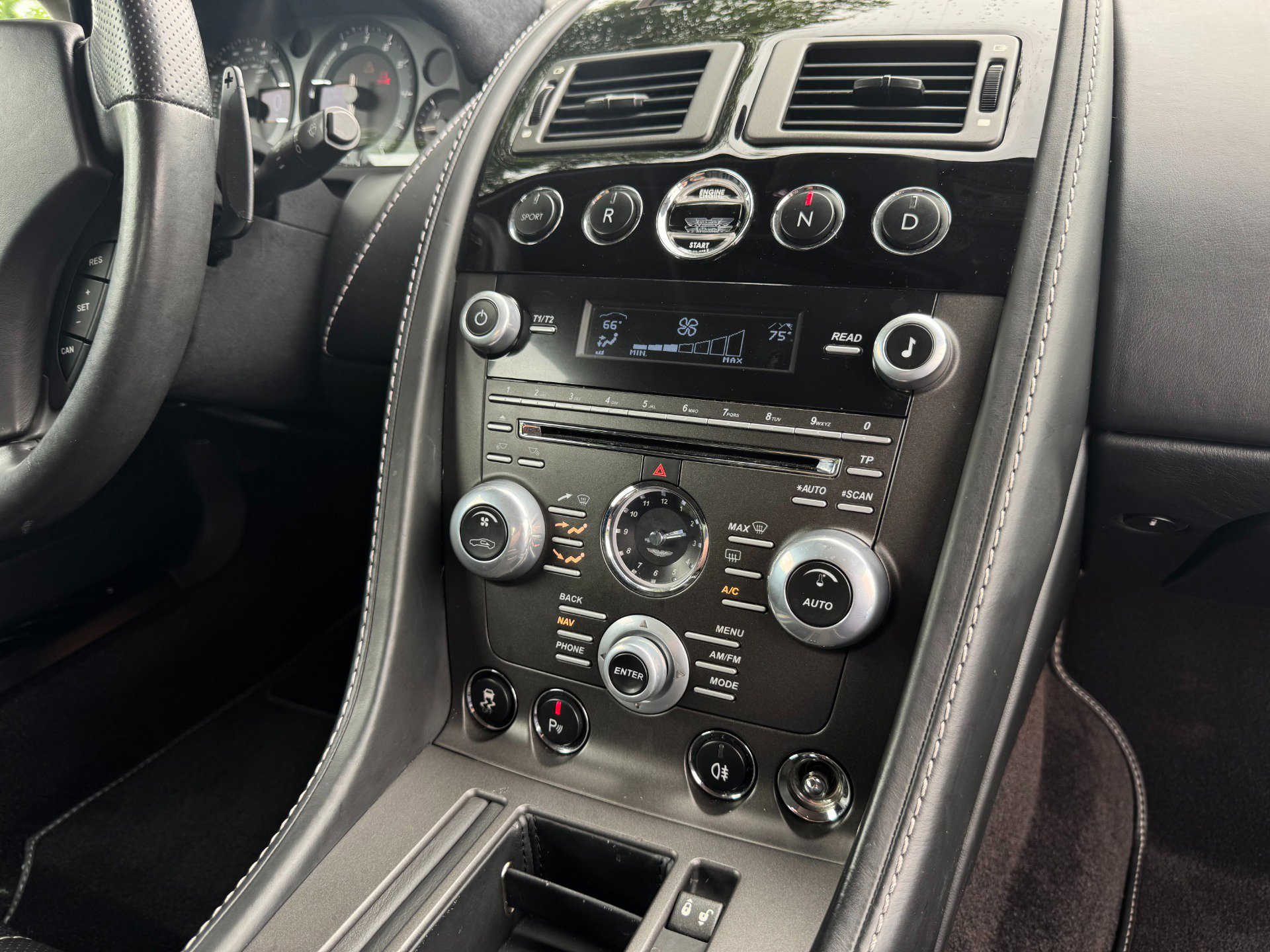 Used 2015 Aston Martin V8 Vantage GT image 32