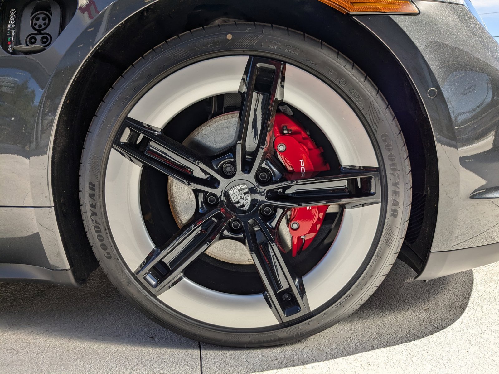 New 2025 Porsche Taycan 4S AWD/4WD image 26