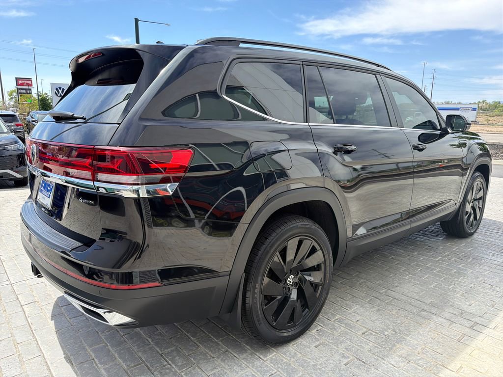 Certified 2024 Volkswagen Atlas SE w/ Black Wheel Package AWD/4WD image 7