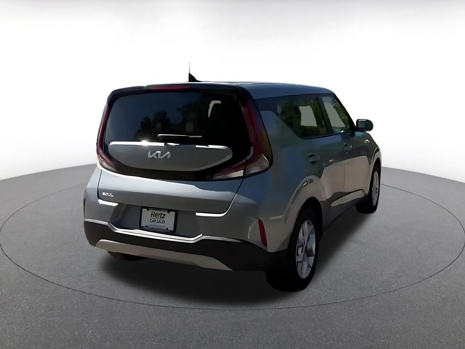 Used 2025 Kia Soul LX w/ LX Technology Package FWD image 14