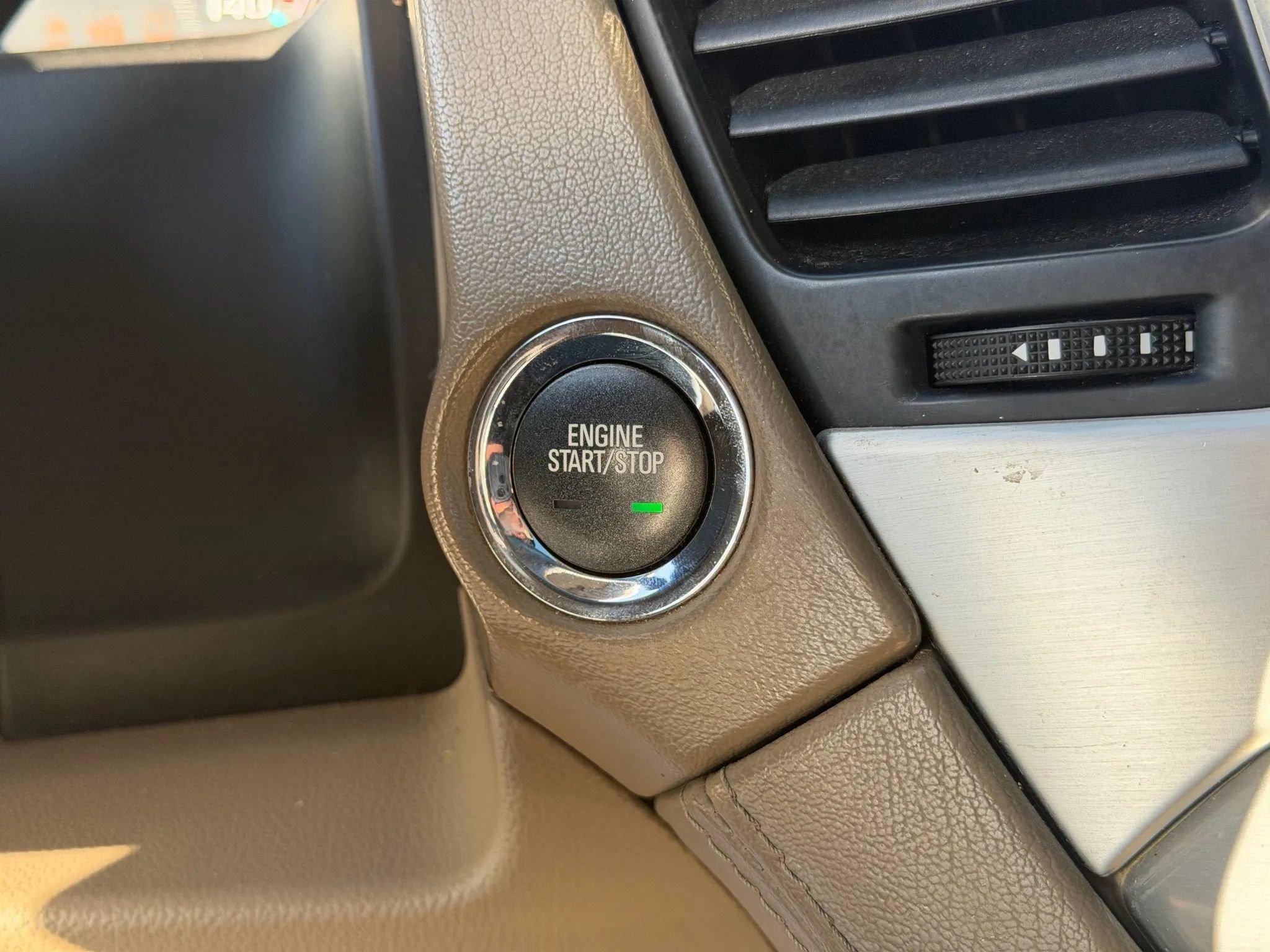 Used 2019 GMC Yukon XL SLT w/ Open Road Package image 25