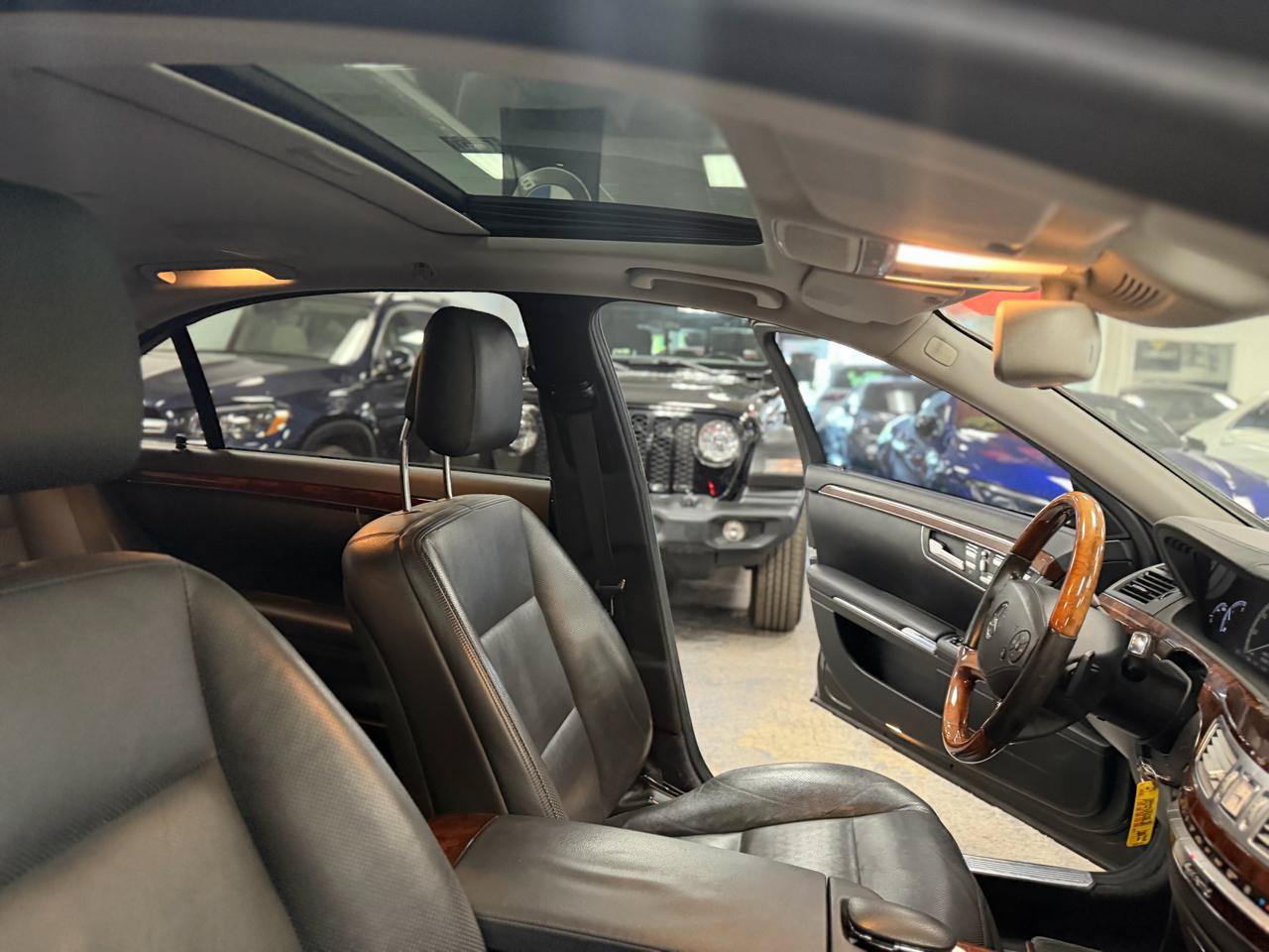 Used 2010 Mercedes-Benz S 550 4MATIC image 31