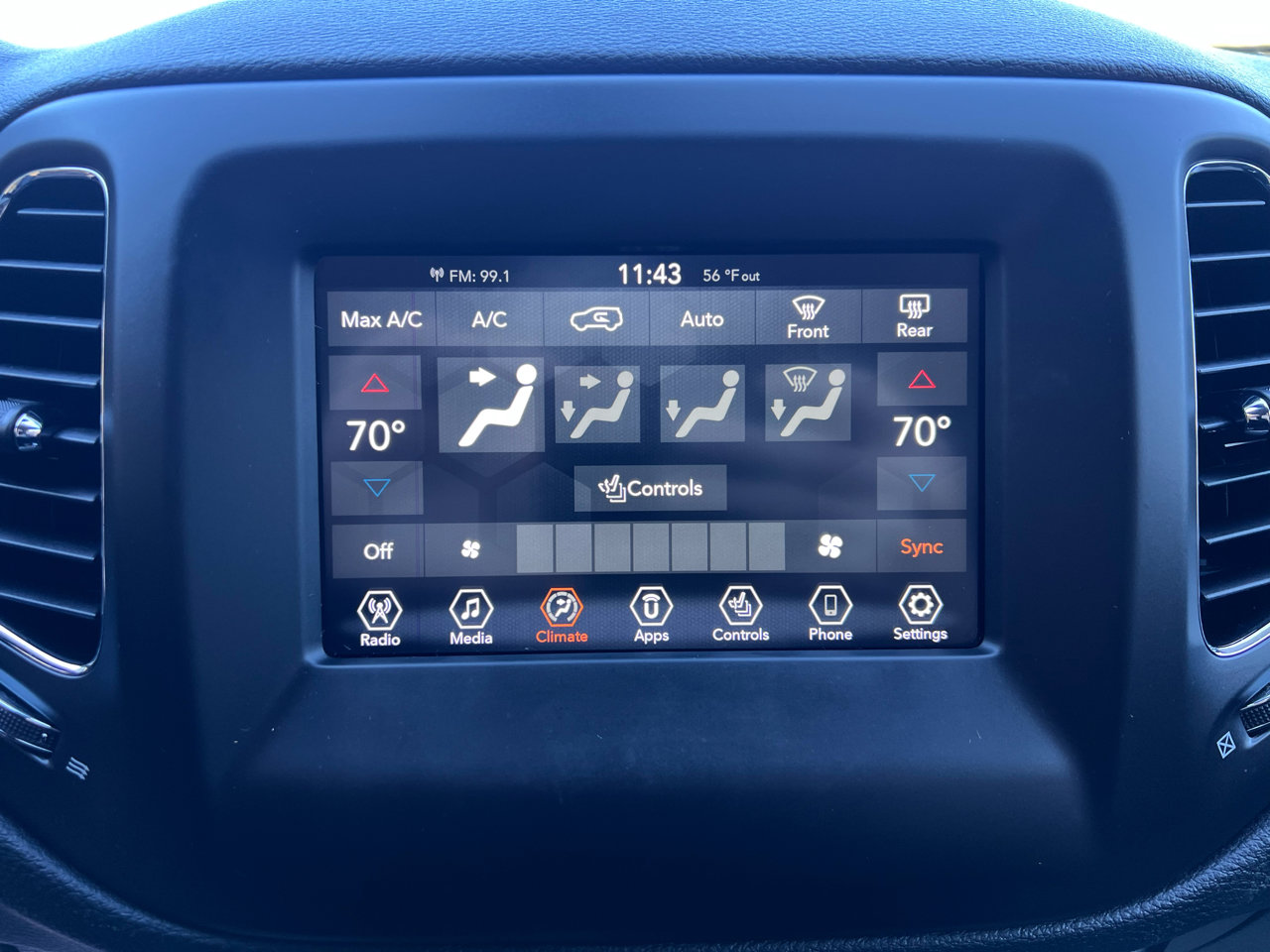 Used 2020 Jeep Compass Latitude w/ Cold Weather Group image 15