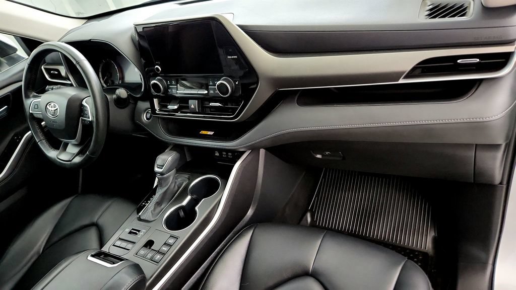 Certified 2024 Toyota Highlander XLE AWD/4WD image 20
