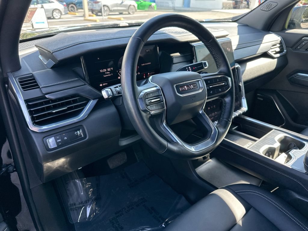 Used 2026 GMC Acadia Elevation w/ Elevation Premium Package FWD image 9