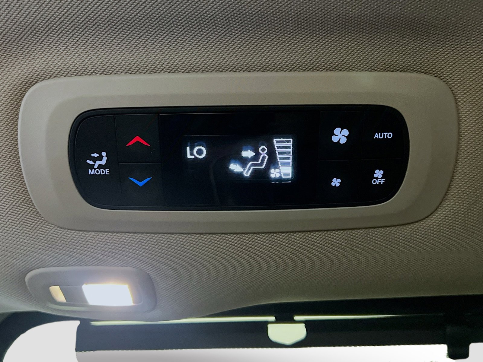 Used 2021 Chrysler Pacifica Limited AWD/4WD image 19