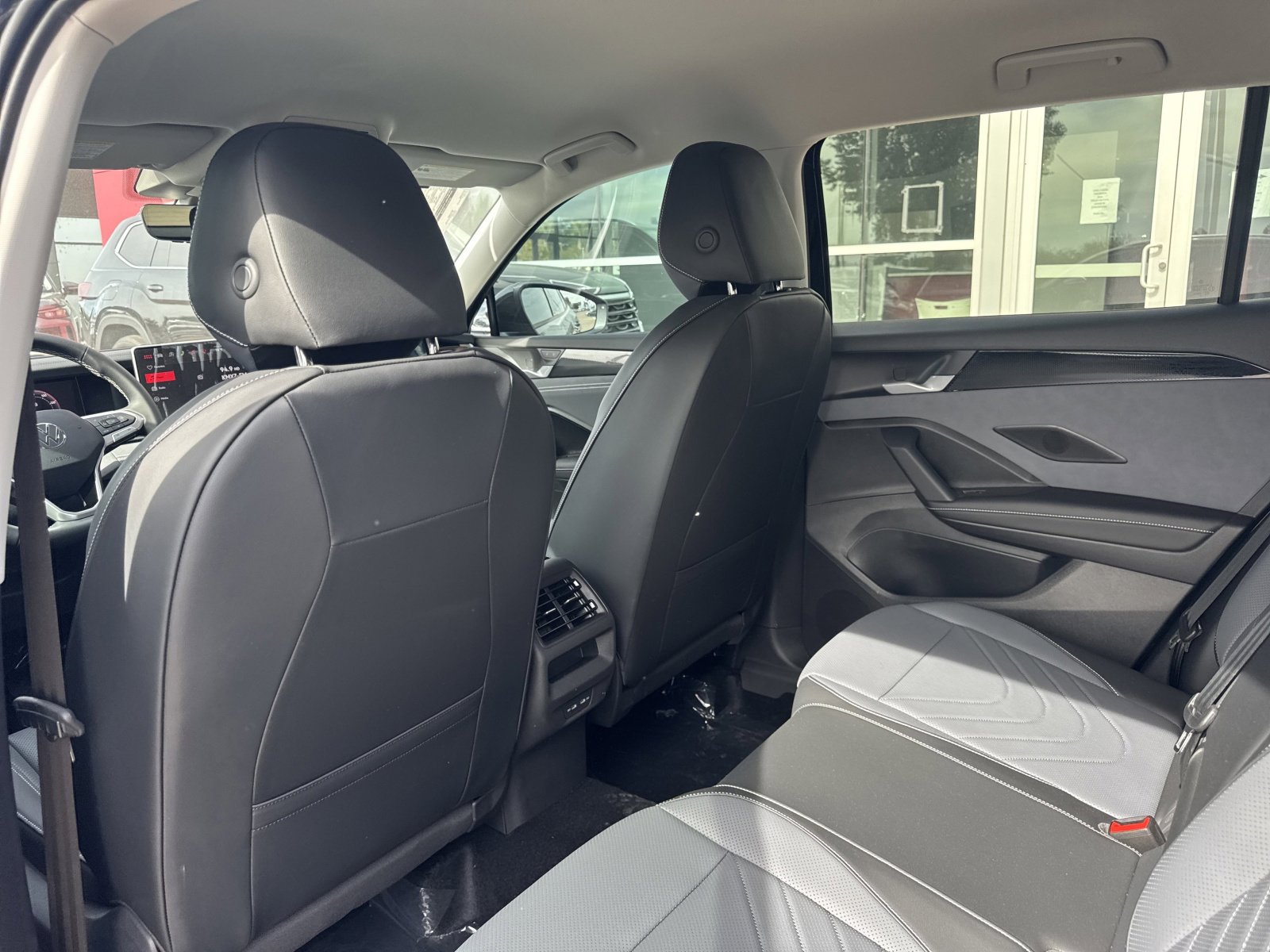 New 2026 Volkswagen Tiguan SE FWD image 19