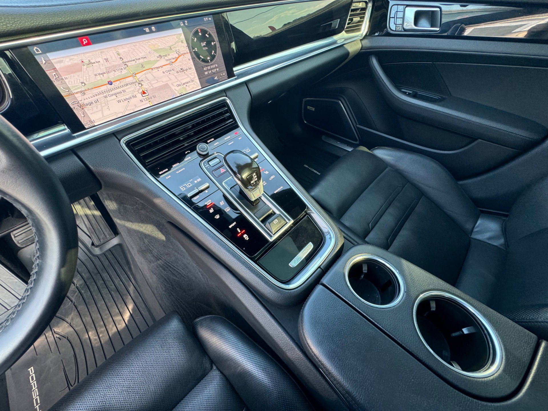 Used 2018 Porsche Panamera 4 image 24