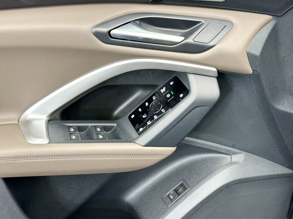 Used 2025 Audi Q5 Premium Plus w/ Premium Plus image 23