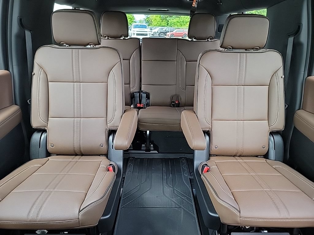 New 2026 Chevrolet Suburban High Country AWD/4WD image 13
