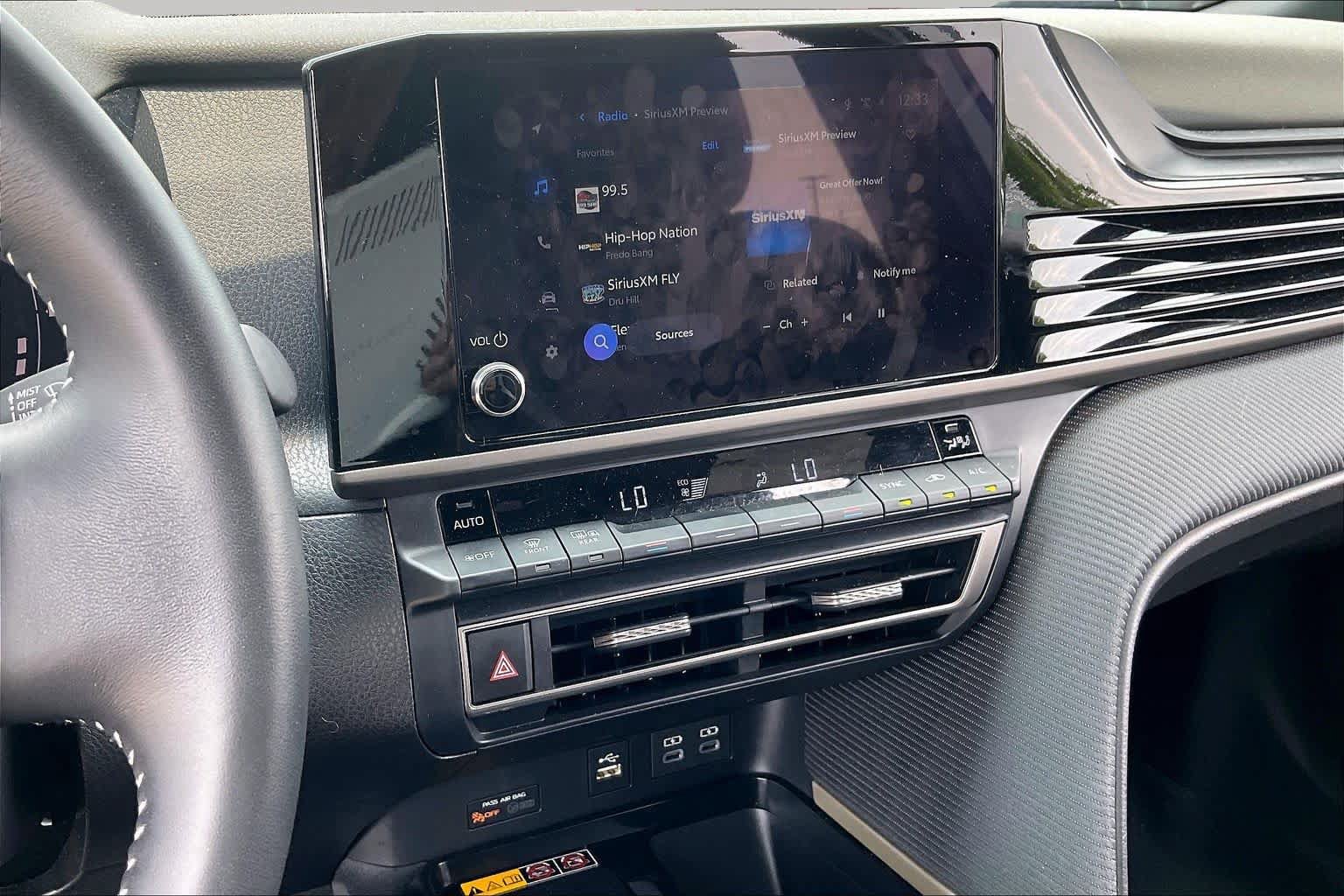 Used 2025 Toyota Camry SE FWD image 6