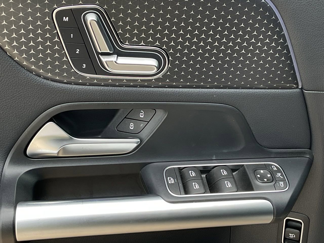 Used 2025 Mercedes-Benz GLA 250 image 13