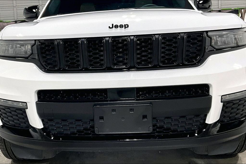 Used 2024 Jeep Grand Cherokee L Limited w/ Black Appearance Package RWD image 39