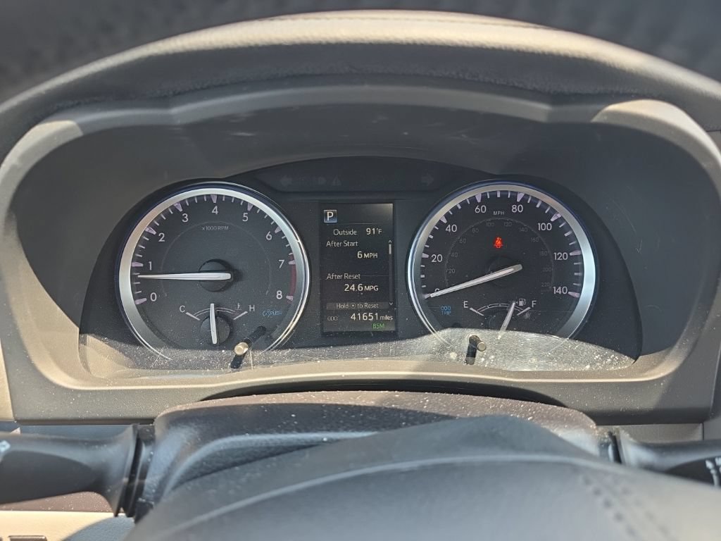 Used 2019 Toyota Highlander XLE FWD image 3