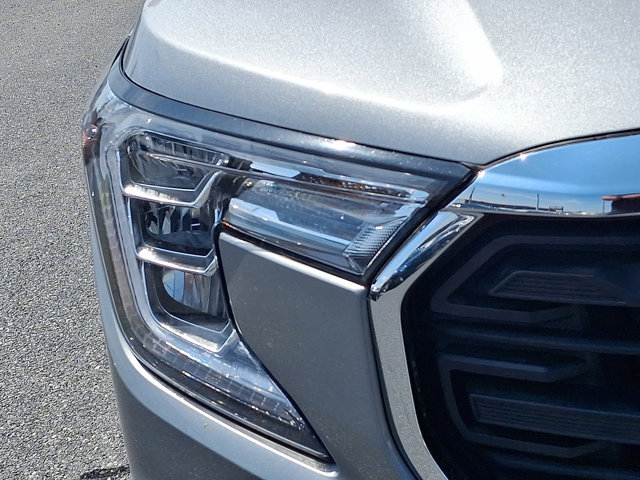 Used 2024 GMC Terrain SLE image 9
