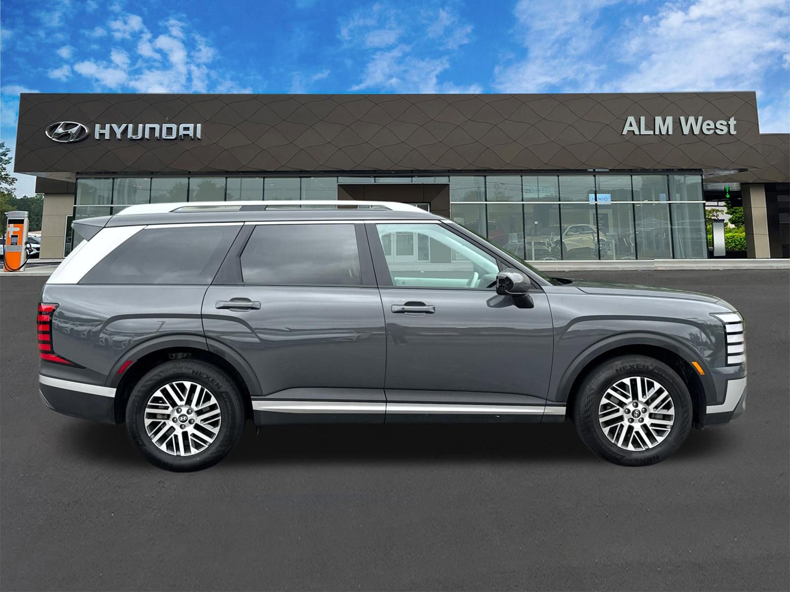 Used 2026 Hyundai Palisade SEL FWD image 4