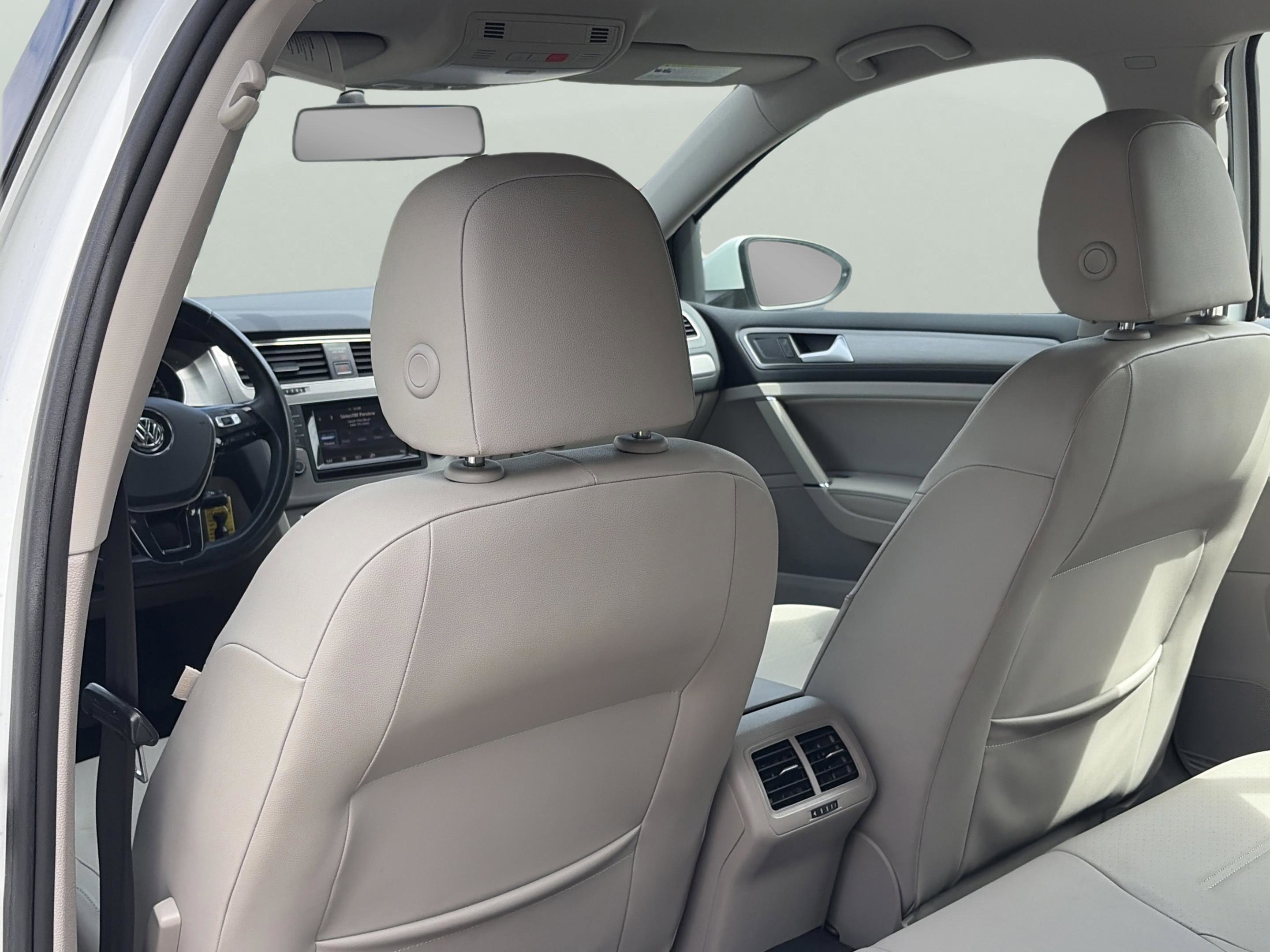 Used 2015 Volkswagen Golf TDI S image 22