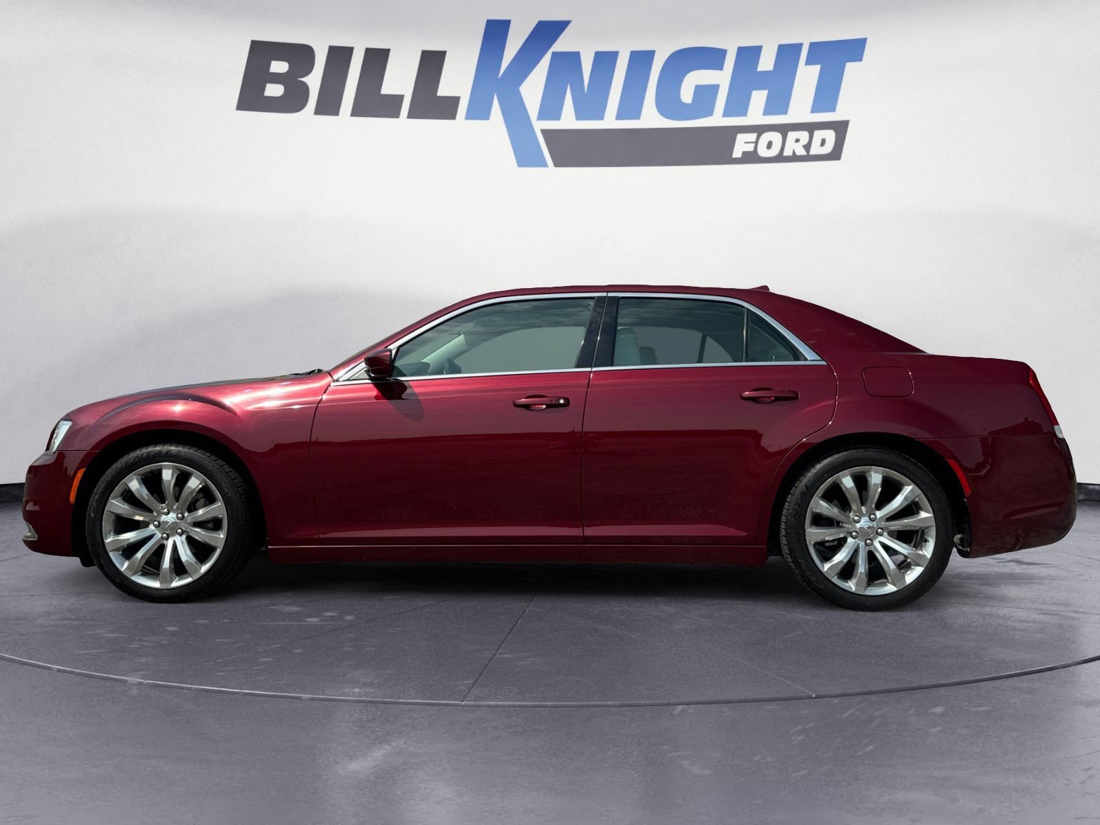 Used 2018 Chrysler 300 Touring L RWD image 2