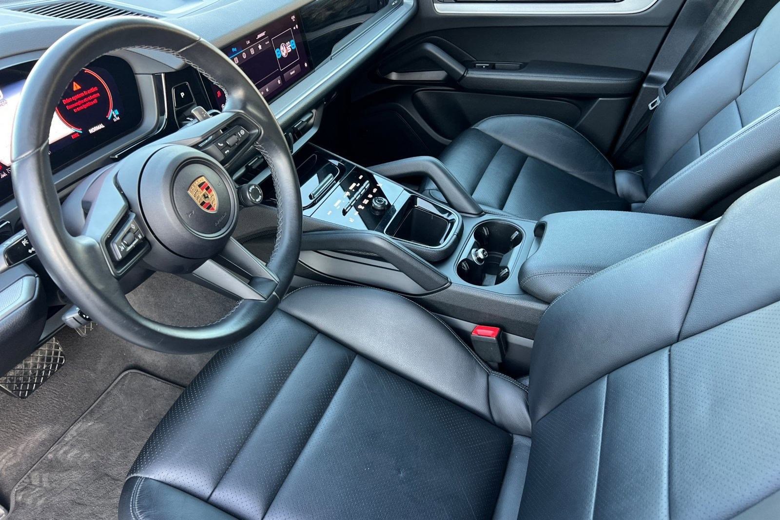 Used 2024 Porsche Cayenne image 4