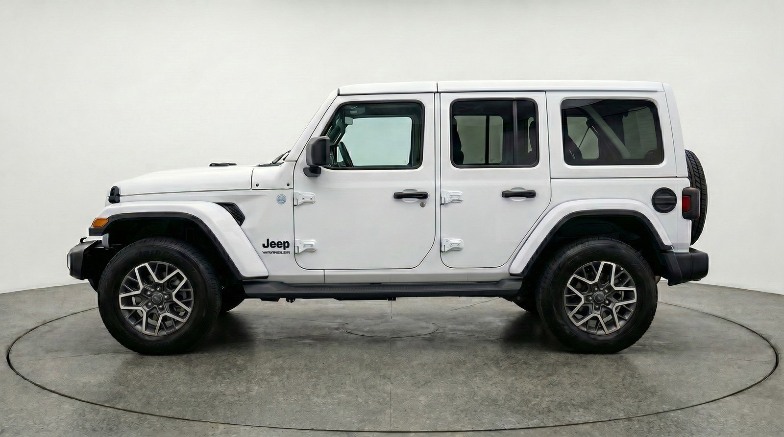 Used 2025 Jeep Wrangler Sahara image 5