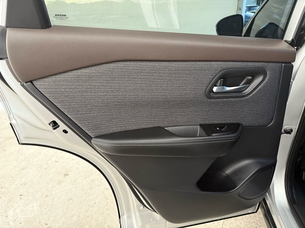 Used 2021 Nissan Rogue SV image 21