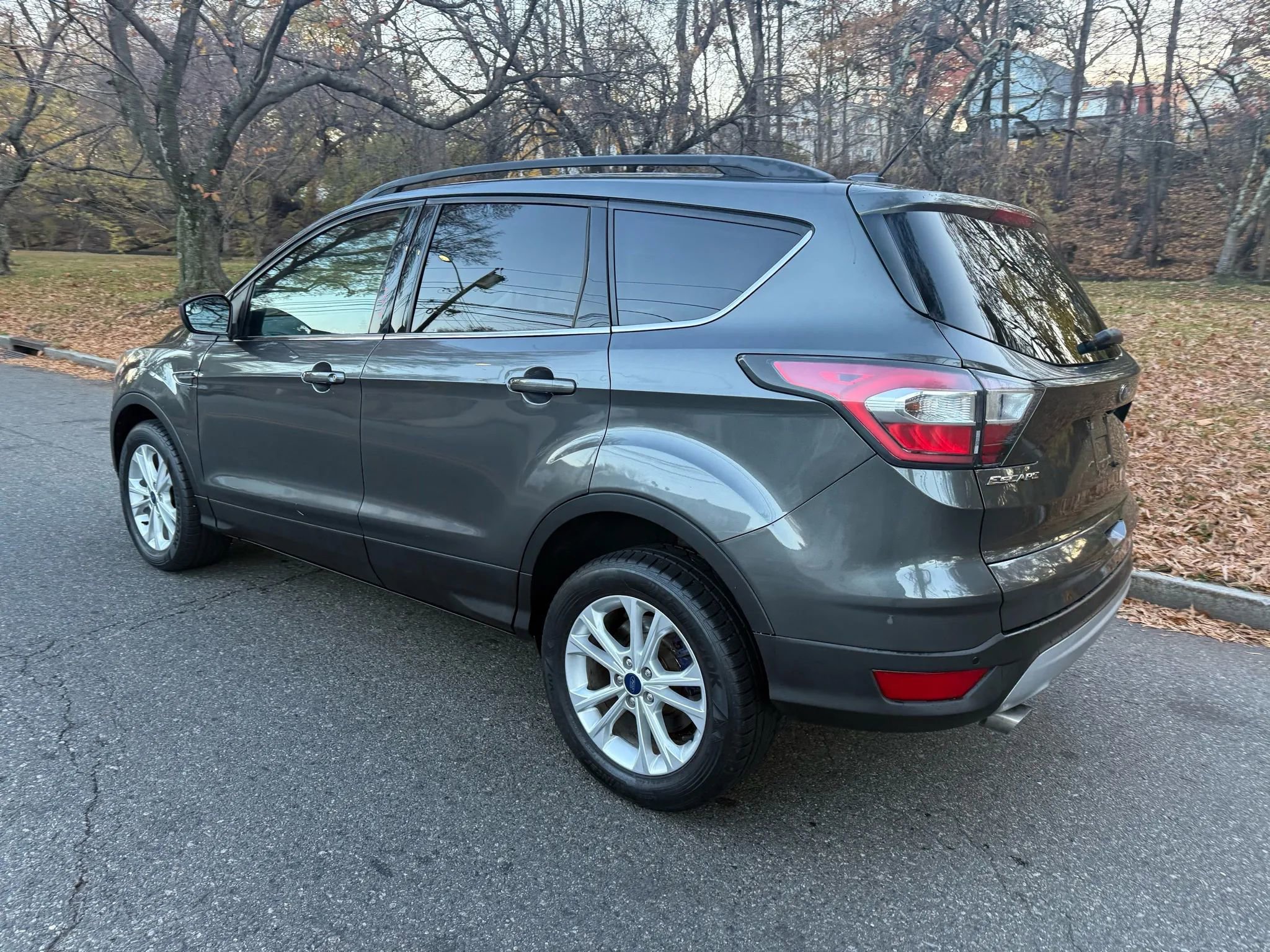 Used 2017 Ford Escape SE w/ Equipment Group 201A image 5