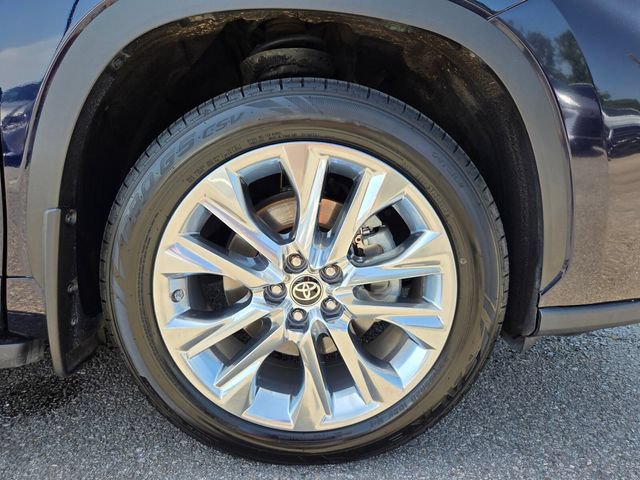 Used 2024 Toyota Highlander Limited AWD/4WD image 22
