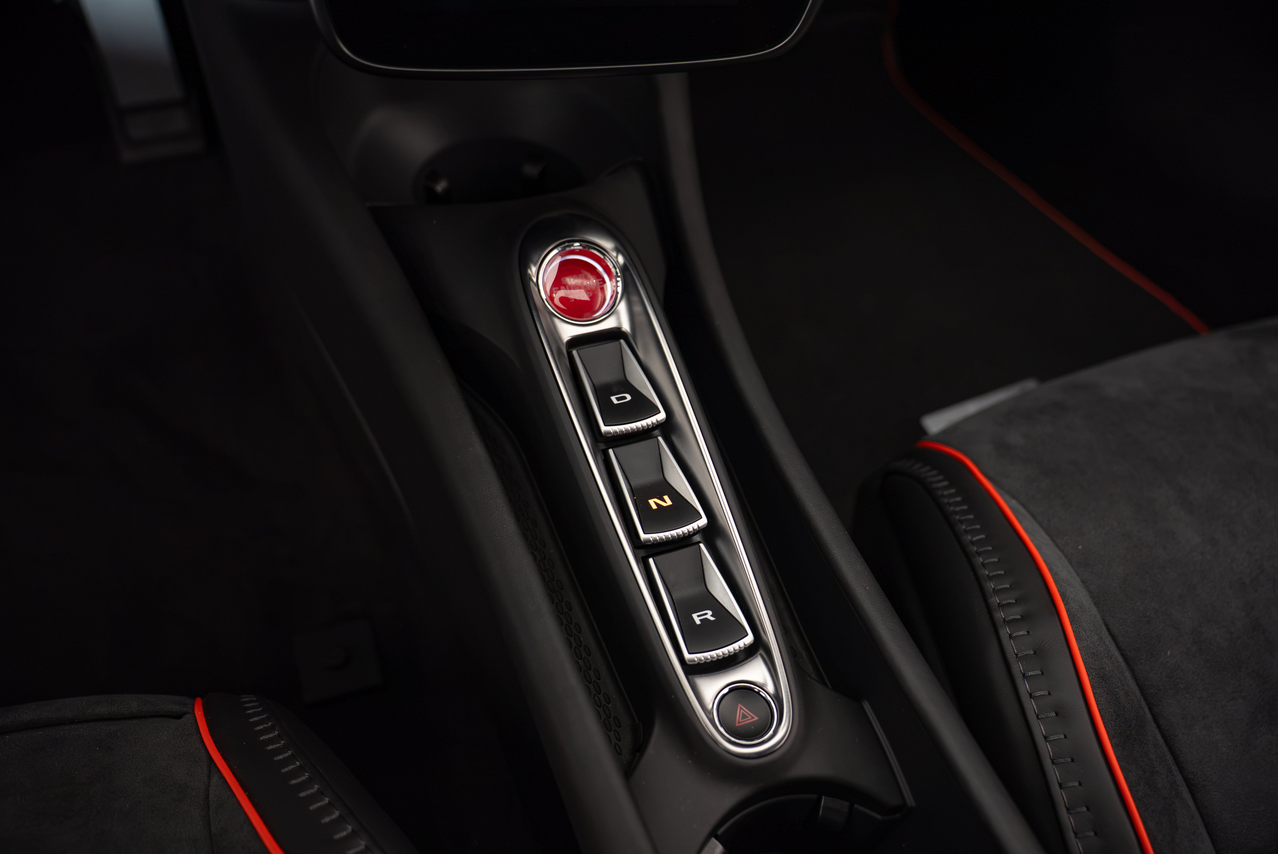 Used 2023 McLaren Artura RWD image 14