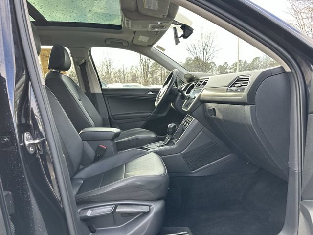 Used 2020 Volkswagen Tiguan SE w/ Panoramic Sunroof Package image 31
