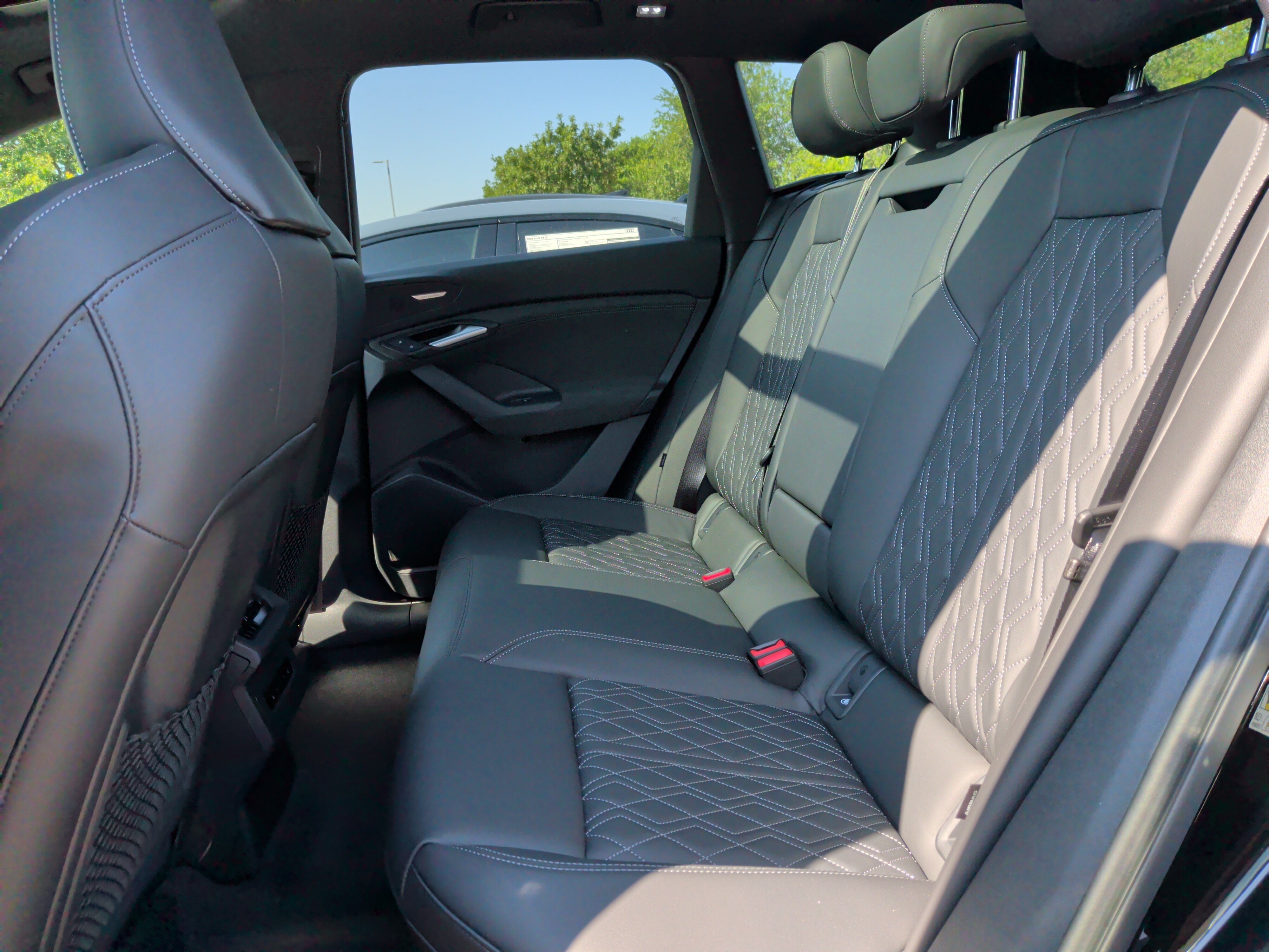 New 2027 Audi SQ6 e-tron Prestige AWD/4WD image 32