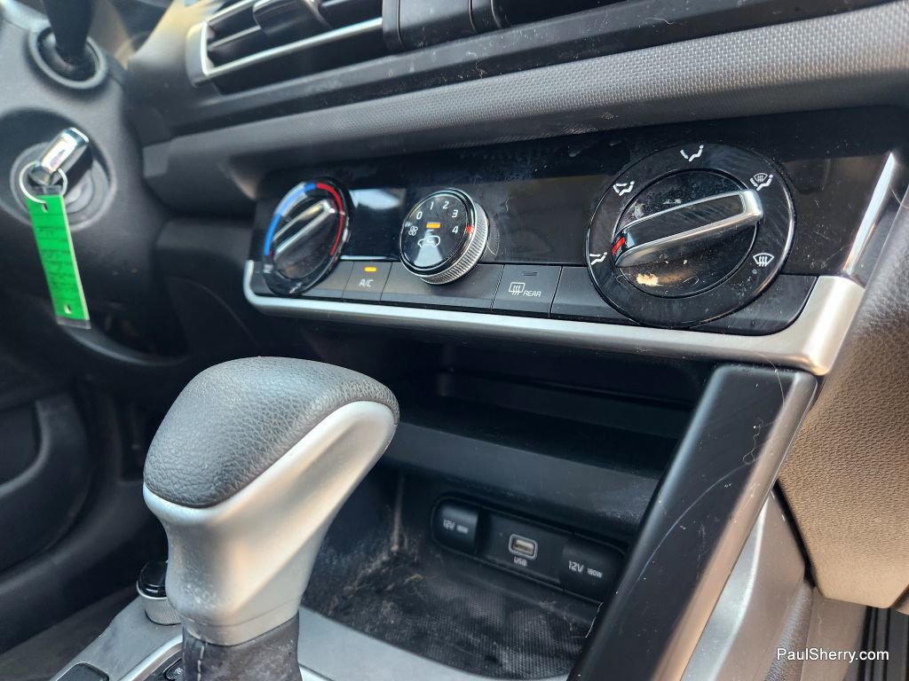 Used 2023 Kia Seltos LX AWD/4WD image 36