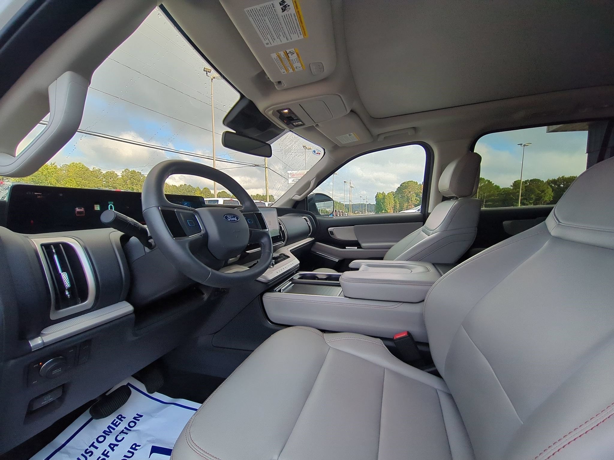 Certified 2025 Ford Expedition Active AWD/4WD image 13