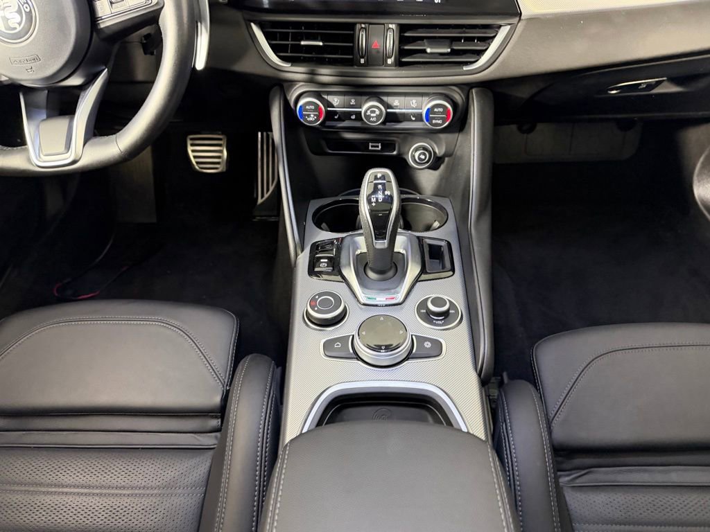 Used 2024 Alfa Romeo Giulia Veloce image 16