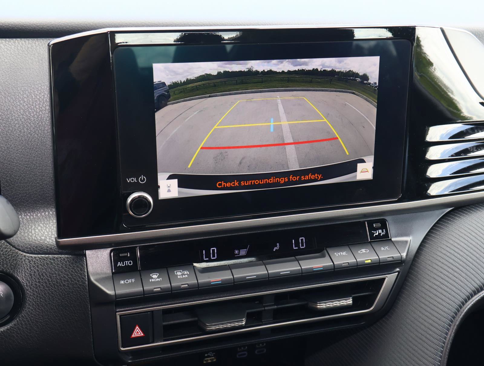 Used 2025 Toyota Camry SE FWD image 27