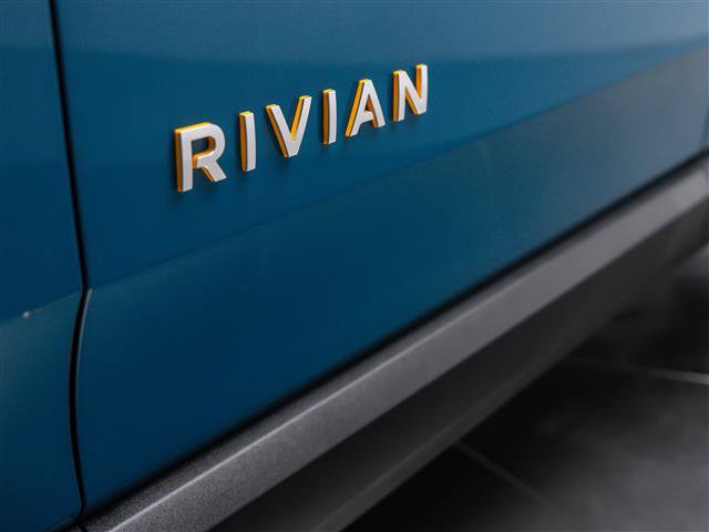 Used 2023 Rivian R1S Adventure AWD/4WD image 14