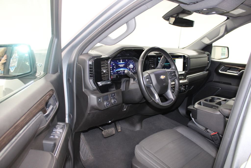 Used 2025 Chevrolet Silverado 1500 LT image 24