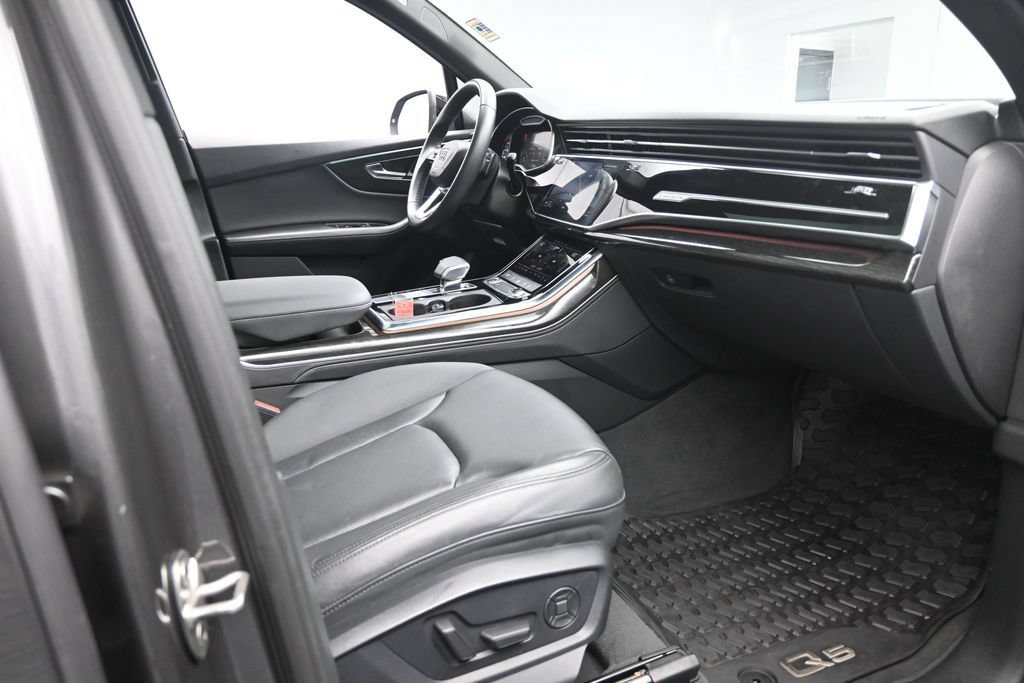 Used 2022 Audi Q7 3.0T Premium Plus w/ Premium Plus Package AWD/4WD image 29