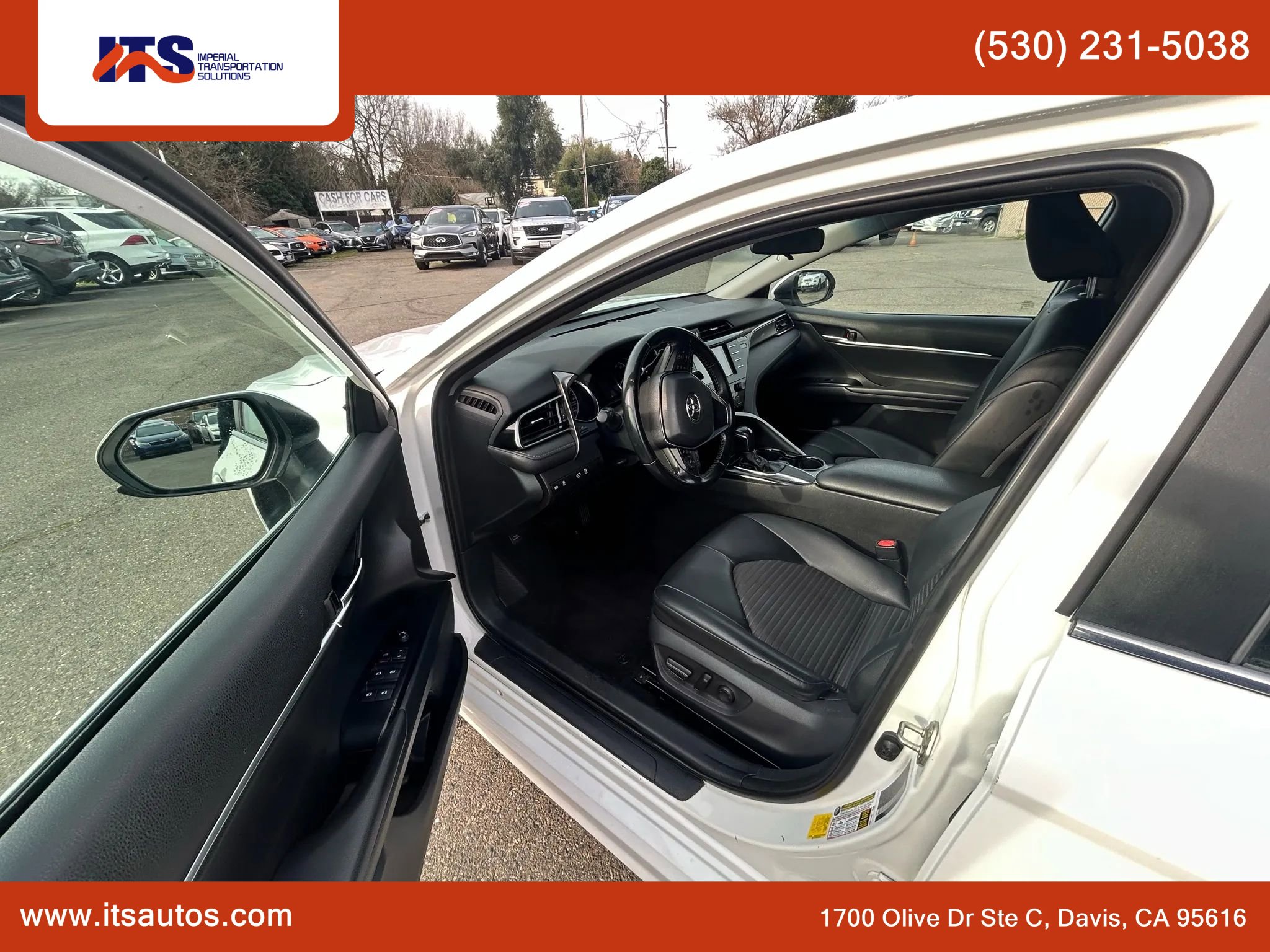 Used 2019 Toyota Camry SE w/ Carpet Mat Package image 10